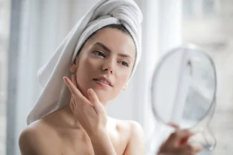 Tecnología y belleza: cómo cuidar tu piel con apps, gadgets y estética avanzada